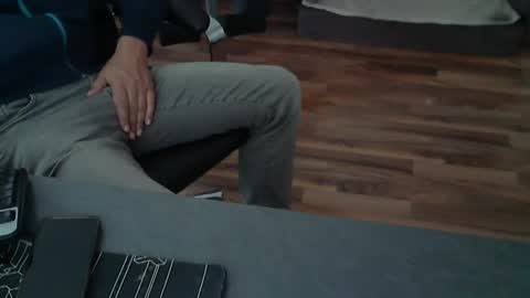 hollymollysucker online show from April 10, 2026, 8:52 am