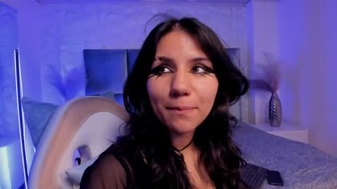 hollypeach_ online show from May 8, 2026, 7:52 pm