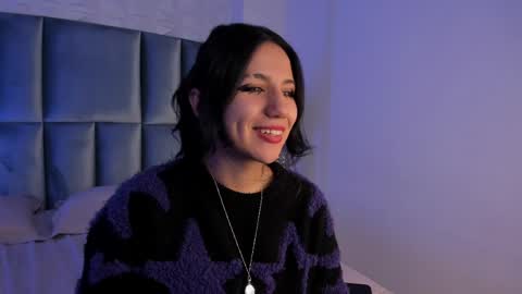 hollypeach_ online show from May 17, 2026, 3:52 pm