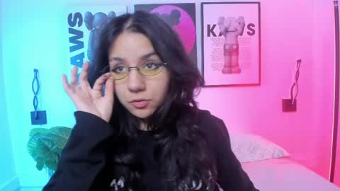 hollypeach_ online show from June 7, 2026, 3:16 pm