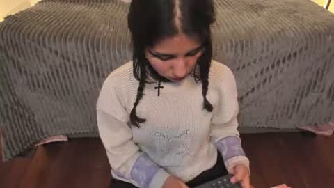 hollypeach_ online show from June 11, 2026, 12:32 am