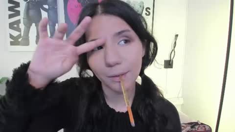hollypeach_ online show from June 16, 2026, 7:27 pm