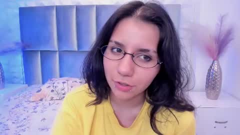 hollypeach_ online show from July 28, 2026, 9:03 pm