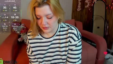 Snapshot of hollyray_ chatting on April 12, 2026, 1:32 am Holly online show from April 12, 2026, 1:32 am