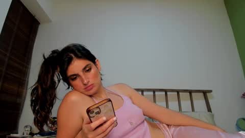 Snapshot of hollyshit_ chatting on December 7, 2024, 1:14 am hollyshit_ online show from December 7, 2024, 1:14 am