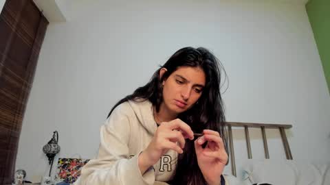 Snapshot of hollyshit_ chatting on December 18, 2024, 2:53 am hollyshit_ online show from December 18, 2024, 2:53 am