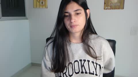 Snapshot of hollyshit_ chatting on February 14, 2025, 12:09 am hollyshit_ online show from February 14, 2025, 12:09 am