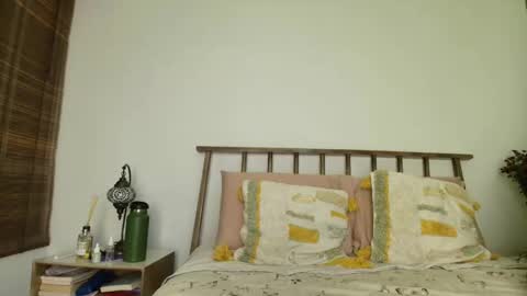 Snapshot of hollyshit_ chatting on September 16, 2025, 12:33 am hollyshit_ online show from September 16, 2025, 12:33 am