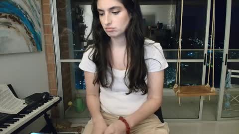 Snapshot of hollyshit_ chatting on October 1, 2025, 12:05 am hollyshit_ online show from October 1, 2025, 12:05 am