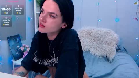 Snapshot of holy_girl_x chatting on November 12, 2025, 2:01 am Holy girl online show from November 12, 2025, 2:01 am