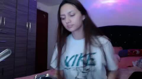 holy_julii online show from July 18, 2026, 3:44 am