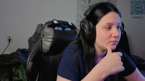 Snapshot of holy_kveta chatting on April 18, 2026, 3:32 am Kviki online show from April 18, 2026, 3:32 am