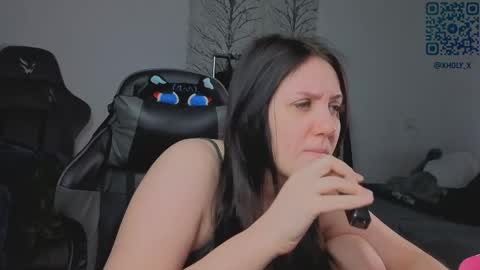 Snapshot of holy_kveta chatting on May 15, 2026, 3:46 am Kviki online show from May 15, 2026, 3:46 am