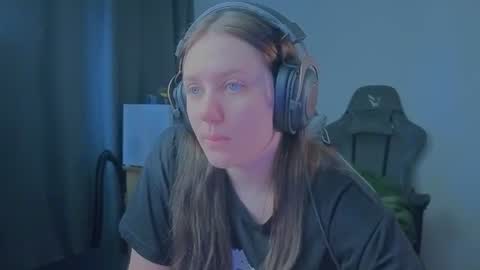 Snapshot of holy_kveta chatting on July 23, 2026, 3:04 am Kviki online show from July 23, 2026, 3:04 am