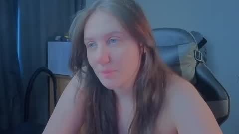 Snapshot of holy_kveta chatting on August 1, 2026, 2:00 am Kviki online show from August 1, 2026, 2:00 am