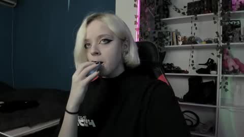 holy_mistresss online show from November 14, 2025, 9:30 am