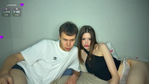 Vio online show from December 4, 2025, 7:44 pm