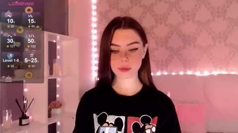 Mia online show from October 3, 2025, 3:25 am