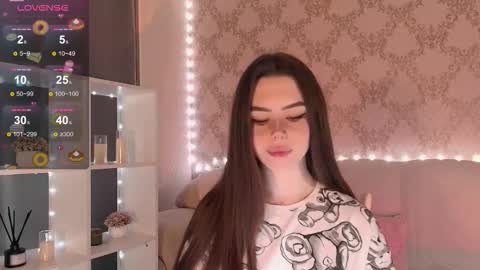 Mia online show from December 15, 2025, 3:11 am