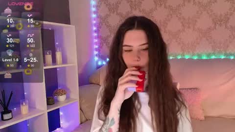Mia online show from June 5, 2026, 3:46 am