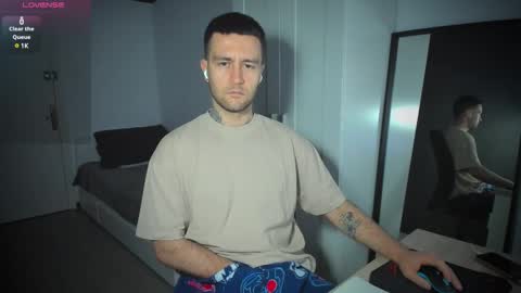 Snapshot of honestandrew chatting on March 12, 2025, 6:40 am Andrew online show from March 12, 2025, 6:40 am