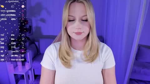 Snapshot of honey_blondee chatting on May 21, 2026, 9:11 pm Tammy online show from May 21, 2026, 9:11 pm