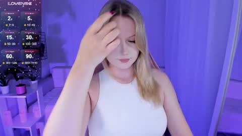 Snapshot of honey_blondee chatting on June 22, 2026, 9:01 pm Tammy online show from June 22, 2026, 9:01 pm