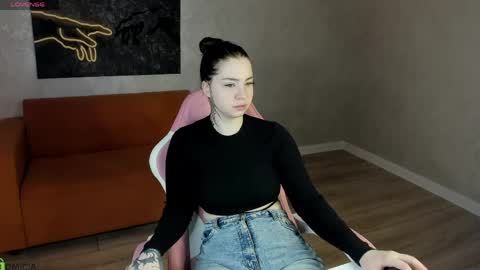 Snapshot of honey_cherrry chatting on May 17, 2026, 1:14 am Honey online show from May 17, 2026, 1:14 am
