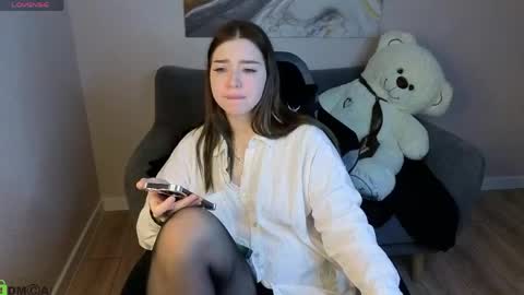 Snapshot of honey_cherrry chatting on May 19, 2026, 1:56 am Honey online show from May 19, 2026, 1:56 am