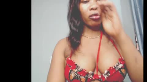 Snapshot of honey_dollxx chatting on August 6, 2026, 6:26 am Flora online show from August 6, 2026, 6:26 am