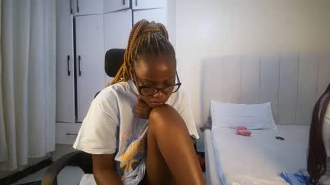 Snapshot of honey_drop1 chatting on May 8, 2026, 12:49 am honey drop online show from May 8, 2026, 12:49 am