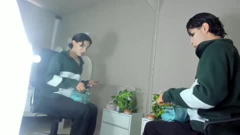 Snapshot of honey_hex_ chatting on May 19, 2026, 12:33 pm honey_hex_ online show from May 19, 2026, 12:33 pm