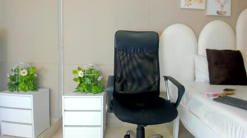 Snapshot of honey_hex_ chatting on May 25, 2026, 12:33 pm honey_hex_ online show from May 25, 2026, 12:33 pm