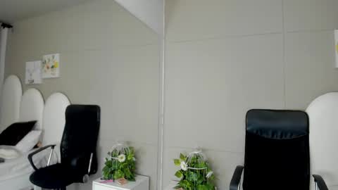 Snapshot of honey_hex_ chatting on May 26, 2026, 12:34 pm honey_hex_ online show from May 26, 2026, 12:34 pm