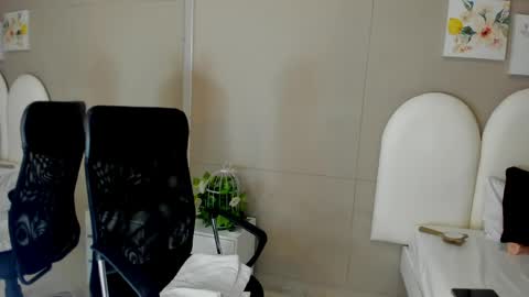 Snapshot of honey_hex_ chatting on May 29, 2026, 1:31 pm honey_hex_ online show from May 29, 2026, 1:31 pm