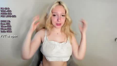 Honey and Misa online show from April 4, 2026, 10:40 pm