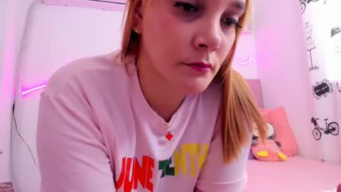Snapshot of honey_jhenna chatting on October 10, 2025, 3:00 pm Jhenna martinez online show from October 10, 2025, 3:00 pm