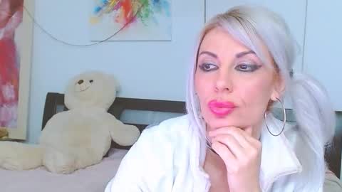 honey_lara online show from February 3, 2026, 2:53 am