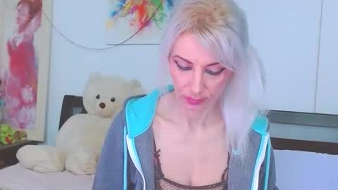 honey_lara online show from March 6, 2026, 3:03 am