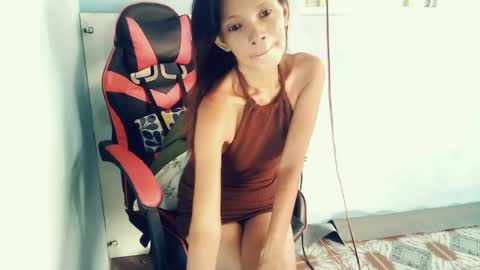 Snapshot of honey_mollyxx chatting on June 22, 2026, 11:24 pm honey_mollyxx online show from June 22, 2026, 11:24 pm