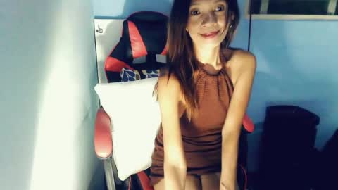 Snapshot of honey_mollyxx chatting on August 3, 2026, 11:15 am honey_mollyxx online show from August 3, 2026, 11:15 am