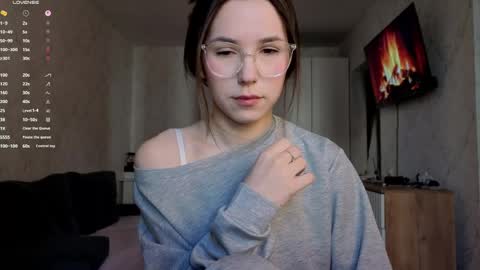 honey_peachy online show from May 9, 2026, 11:48 am