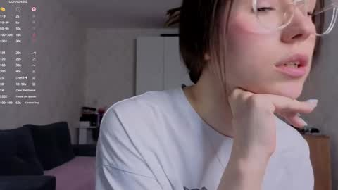 honey_peachy online show from May 11, 2026, 2:45 pm