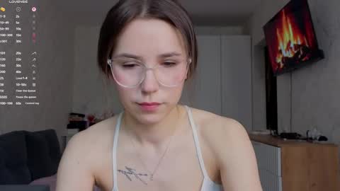 honey_peachy online show from May 13, 2026, 9:39 am
