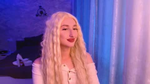 honey_sunset online show from October 12, 2025, 2:27 pm