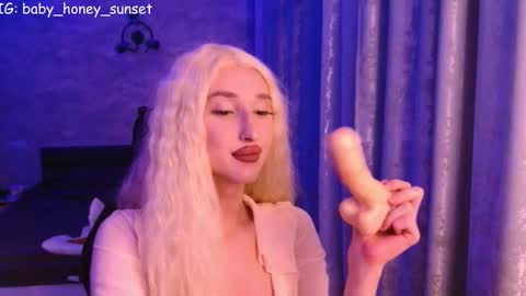 honey_sunset online show from February 7, 2026, 9:07 pm