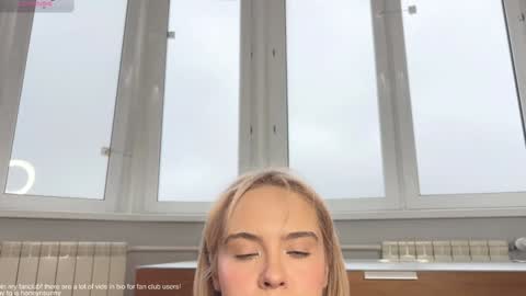 Snapshot of honey_sunshine chatting on November 13, 2025, 8:24 am Jenyanew vid how I squirt in forest in bio online show from November 13, 2025, 8:24 am