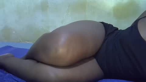 honey_sunshiny online show from May 12, 2026, 6:43 am