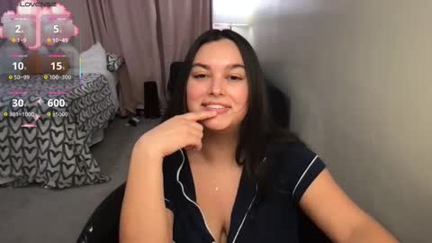 Snapshot of honey_tia chatting on October 21, 2025, 2:01 am Tia online show from October 21, 2025, 2:01 am