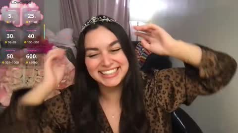 Snapshot of honey_tia chatting on November 7, 2025, 4:12 am Tia online show from November 7, 2025, 4:12 am